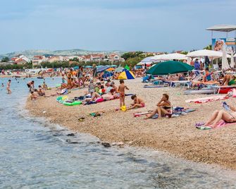 Apartment Nediljka - Srima - Beach