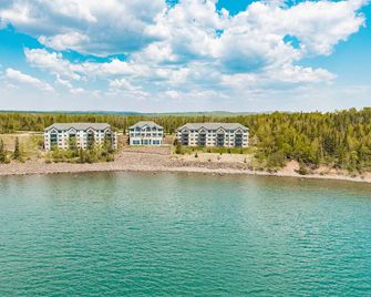 Whispering Pines Lake Views 1br King Suite - Two Harbors
