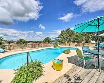 Pool and Outdoor Kitchen Grand Lake Getaway! - Grove - Piscina