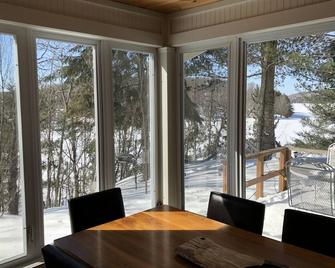 Family Friendly Private Beach with Water Toys + Hot Tub with Stunning Lake Views - Windermere - Dining room