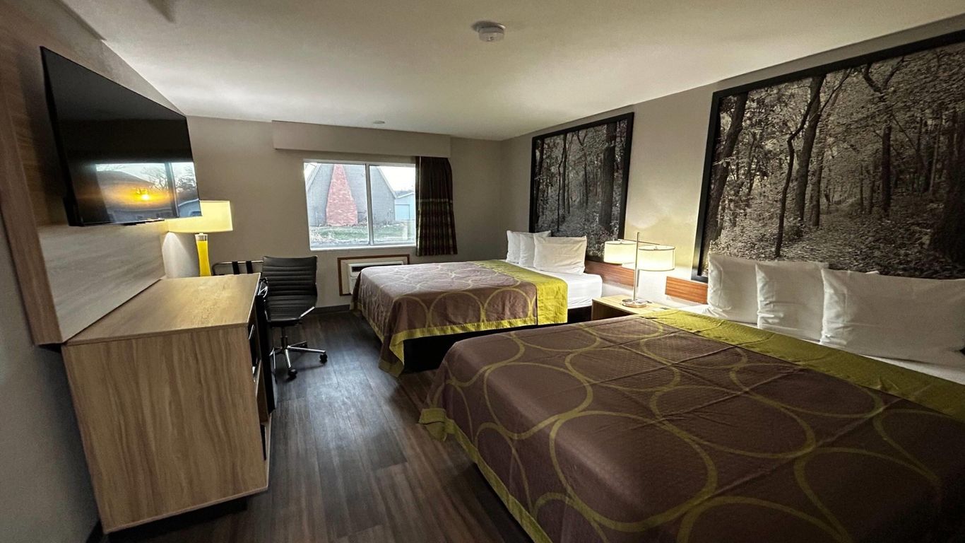 Super 8 by Wyndham Pella