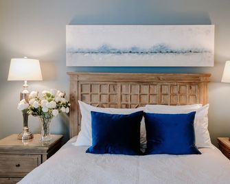 Mcmillan Masterpiece - MM Properties Wpg - (Sleeps 8) Mcmillan & Stafford - Winnipeg - Bedroom