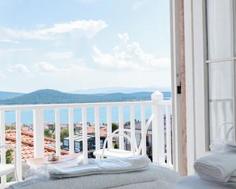 Cunda Pur Beyaz Hotel - Ayvalik - Балкон