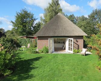 Uylkenshof safaritenten en natuurhuisjes - Epe - Gebäude