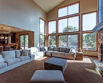 Zion Ponderosa Ranch Resort - Mount Carmel - Living room