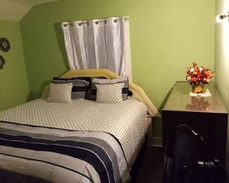 Cozy 3 Bedrooms Abakrem House - Toledo - Bedroom
