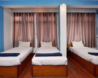 Hotel Silver Home - Hostel - Kathmandu - Bedroom