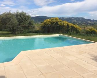 Provencal Bastide with a pool, amazing view, quality furnishings - Rasteau - Piscina