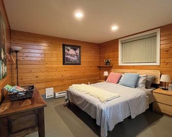 Whispering Pines Haven - Redmond - Schlafzimmer
