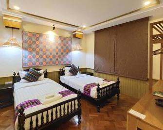 Mr. Charles Hotel - Hsipaw - Bedroom