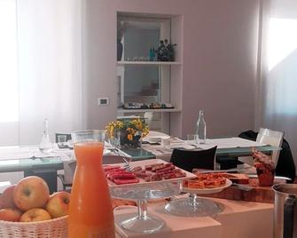 Largo Fileni 7 - San Benedetto del Tronto - Comedor