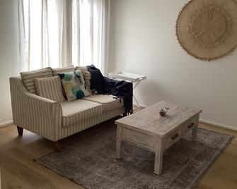 Brand new accomodation close to Beach and amenities. - Ocean Grove - Stue