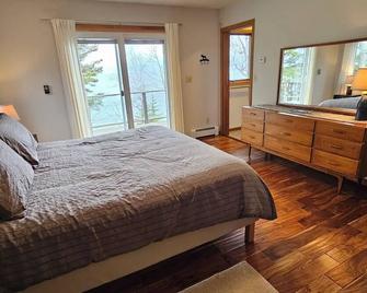 Stones Throw - Grand Marais - Schlafzimmer