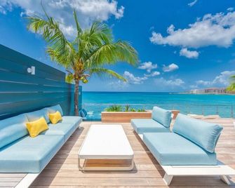 Surfsong Villa Chic 6-BR Waterfront Villa with Stunning Views: Luxury, Seclusion and Close to Entertainment - Simpson Bay - Patio