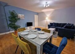 Canal Street Apartment - Mánchester - Comedor