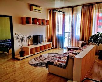Relaxing & Welcome Apartment Arad - Arad - Soggiorno