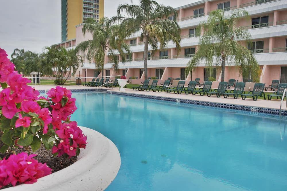 Castaways Resort,grand Bahama, Bahamas. Home Away From Home - Freeport - Piscina