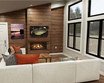 The Red Oak. New 4 room, 2 bath cabon on Menominee River w/ fireplace, hot tub. - Marinette