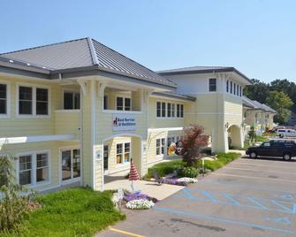 Staterooms 2K, Road View, newly built, seasonal heated pool, beach nearby - Holland - Bygning