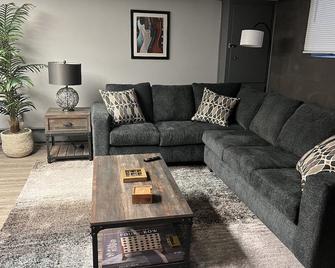 Large two bedroom lower unit. Downtown Waukesha. - Waukesha - Living room