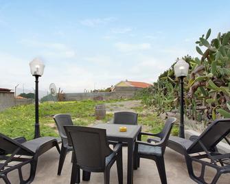 Casa Do Vinho - Porto Santo - Patio