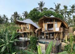 Kalma Bamboo Eco Lodge - Kuta - Gebäude