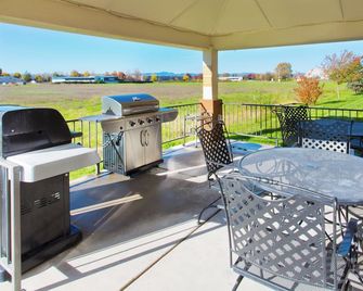 Candlewood Suites Medford By IHG - Medford - Balcón