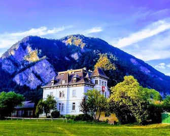 Adventure Hostel Interlaken - Unterseen - בניין