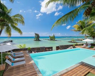 Bel Azur Beachfront Suites and Penthouses by LOV - Trou Aux Biches - Piscine