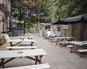 The Milford Arms - Isleworth - Patio