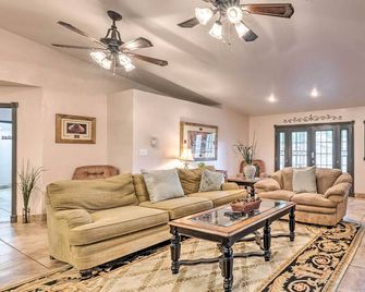 Casa Ruidoso Cabin Hot Tub, Views And Po - Alto - Living room