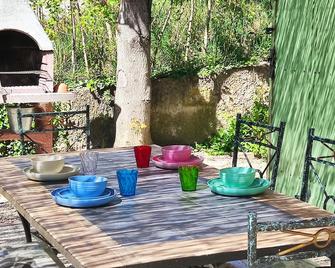 Maison confortable à Ansouis dans Le Luberon - Ansouis - Patio