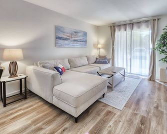 Comfy Condo with Remote Office / Workspace - Closest Condo to Walden Golf Club! - Montgomery - Huiskamer