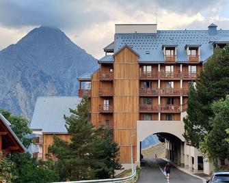 Studio avec jardin et garage, proche Super vénosc - Les Deux-Alpes - Building