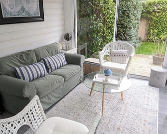 300 M From The Sea On Foot, Spacious, Bright 4 House With Enclosed Garden - Agon-Coutainville - Salon