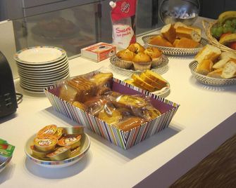 The Originals Boutique, Hôtel de Perros - Perros-Guirec - Buffet