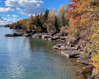 Log Cabin located directly on a crystal clear lake and UTV and snowmobile trails - Solon Springs