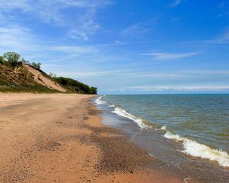Roomy and Cozy 3bd 2ba just mins from Indiana Dunes - Michigan City - Strand