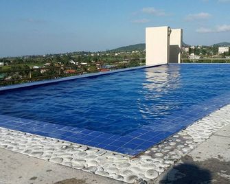 Two Bedroom Barkada Suite - Tagaytay - Piscina