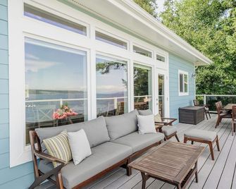 Whidbey Island No-Bank Waterfront Beach House - Coupeville - Balkón
