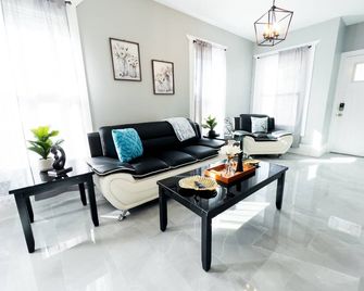 The Jackpot Cottage - Niagara Falls - Living room