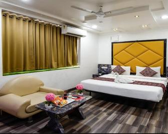Hotel Satyam - Ujjain - Bedroom