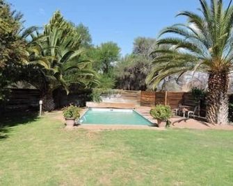 Savanna Guest Farm - Grünau - Pool