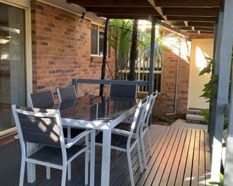 Haven on Kingfisher - Hawks Nest - ลาน