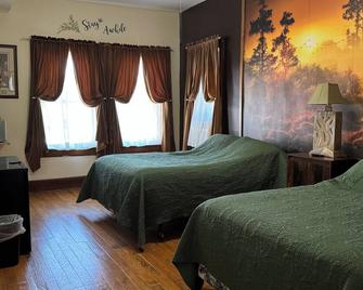 2 Comfortable Queen Beds & Hot Shower at an affordable price. - Blanchardville