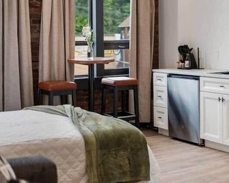 The Classic @themillrowssuites - New Glasgow