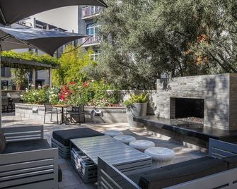 Deluxe Santana Row 1BR w/ Gym & BBQ, 10 mins to Target, by Blueground - San Jose - Patio
