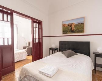 Burgos Guest House - Evora - Bedroom
