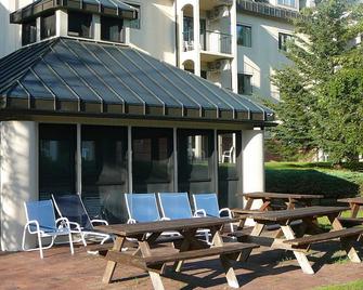 White Mountains NH Resort Condo with Kitchen - 2 baths - Indoor Pool - Sleeps 7 - Lincoln - Patio