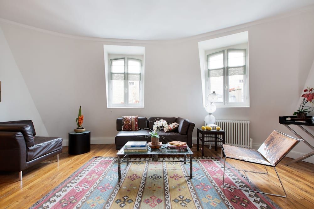 Location! Location! St.Germain Orsay 2 bdr/2bath Bright Designer Penthouse - פריז - סלון